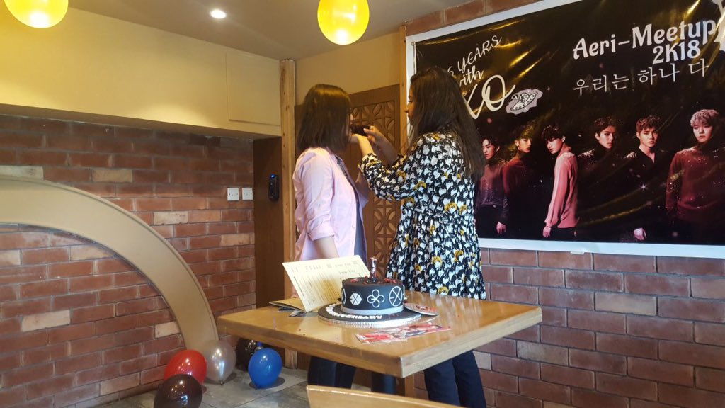 noorussama_'s tweet photo. OK SO FOR THE FIRST TIME 
I GATHERED COURAGE TO MAKE THIS HAPPEN WITH @EXOsLilShawty TO JUST SHINE UP AMD SHOW OUR LOVE ❤️ TO THE LEGENDS 
I feel truly blessed to be an #ERIE 
HAPPY 6 ANNIVERSARY EXO ♥️♥️
@weareoneEXO #EXOLPAKISTAN #6YearsWithEXO https://t.co/REVYwNMcf6