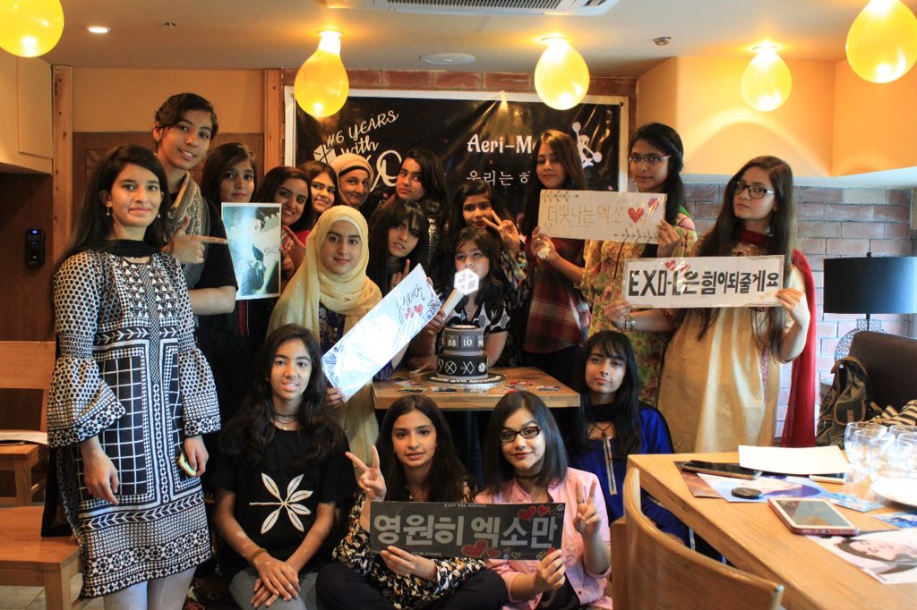 noorussama_'s tweet photo. OK SO FOR THE FIRST TIME 
I GATHERED COURAGE TO MAKE THIS HAPPEN WITH @EXOsLilShawty TO JUST SHINE UP AMD SHOW OUR LOVE ❤️ TO THE LEGENDS 
I feel truly blessed to be an #ERIE 
HAPPY 6 ANNIVERSARY EXO ♥️♥️
@weareoneEXO #EXOLPAKISTAN #6YearsWithEXO https://t.co/REVYwNMcf6
