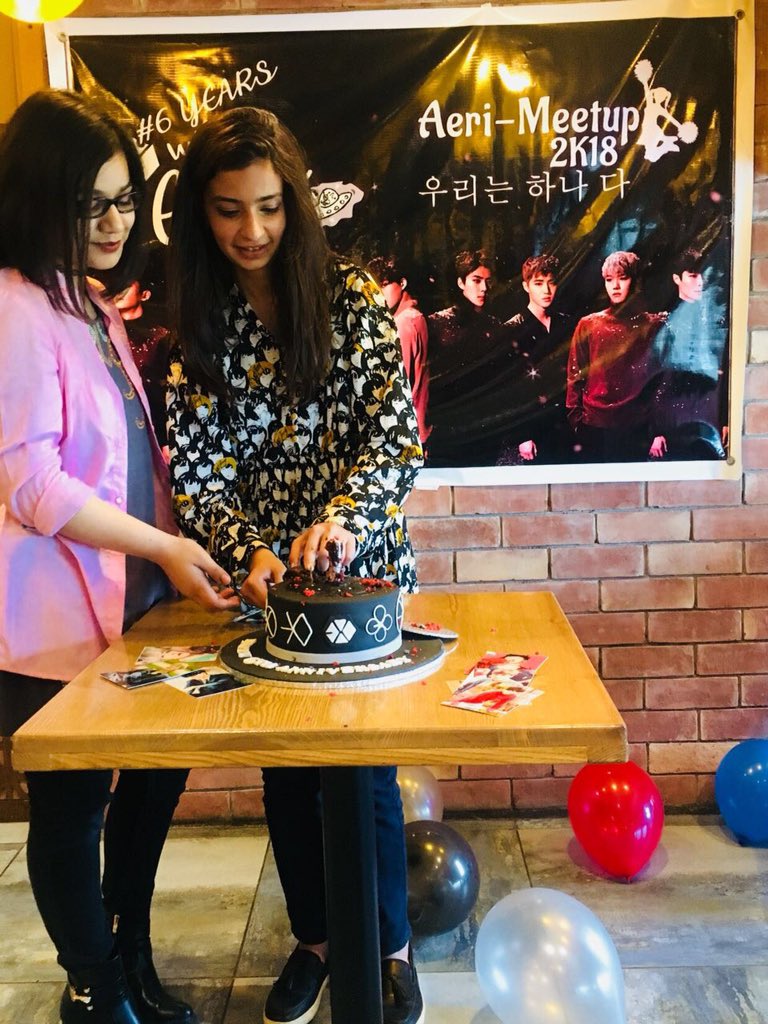 noorussama_'s tweet photo. OK SO FOR THE FIRST TIME 
I GATHERED COURAGE TO MAKE THIS HAPPEN WITH @EXOsLilShawty TO JUST SHINE UP AMD SHOW OUR LOVE ❤️ TO THE LEGENDS 
I feel truly blessed to be an #ERIE 
HAPPY 6 ANNIVERSARY EXO ♥️♥️
@weareoneEXO #EXOLPAKISTAN #6YearsWithEXO https://t.co/REVYwNMcf6