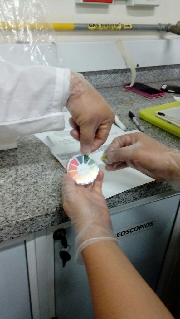 micaneiva's tweet photo. Hoy en el CCAV Neiva laboratorio de Quimica General día 2 grupo 1 @cienciasunad @Qca_Gen_unad @ECBTI_Neiva https://t.co/DcYmWKB7q8