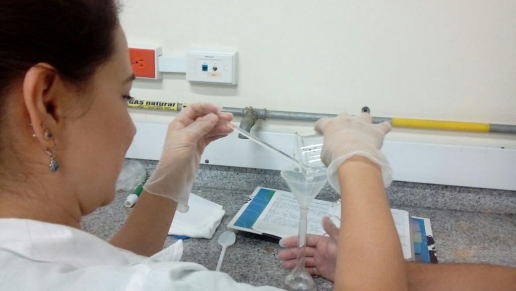 micaneiva's tweet photo. Hoy en el CCAV Neiva laboratorio de Quimica General día 2 grupo 1 @cienciasunad @Qca_Gen_unad @ECBTI_Neiva https://t.co/DcYmWKB7q8