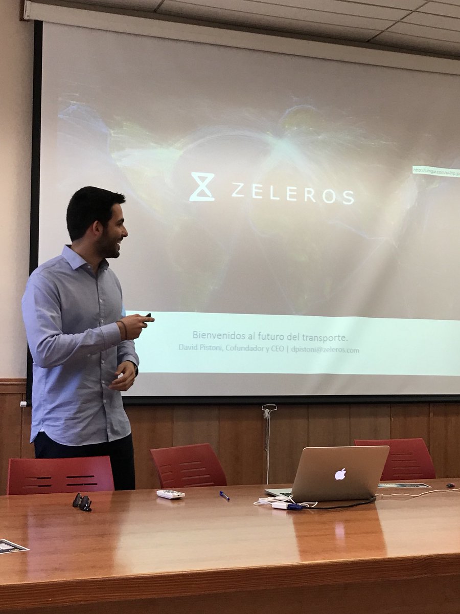 .<a href="/david_pistoni/">David Pistoni</a> de @zeleros 🚄 presentando en <a href="/PremiosPECES/">Premios PECES</a> 🐠🐠👈 #Hyperloop #elonmusk #LevitaciónCuántica