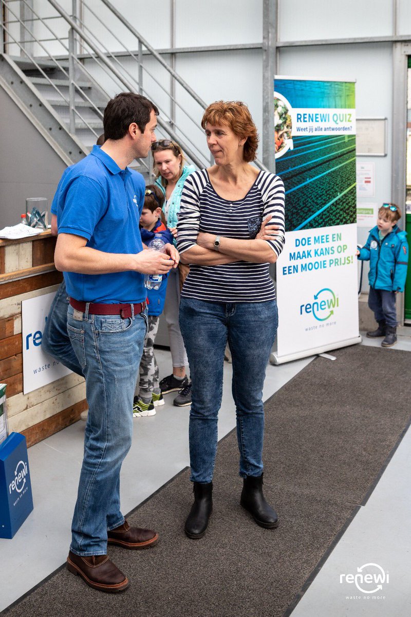 Renewi_NL's tweet photo. Ook waren we met #Renewi vandaag te bewonderen bij Kom in de Kas #Westland. Zo hebben we voorlichting gegeven over de #dodehoek en kregen bezoekers op de stand meer informatie over ons recyclingproces! #topdag #genieten https://t.co/pJzf2ocjSX