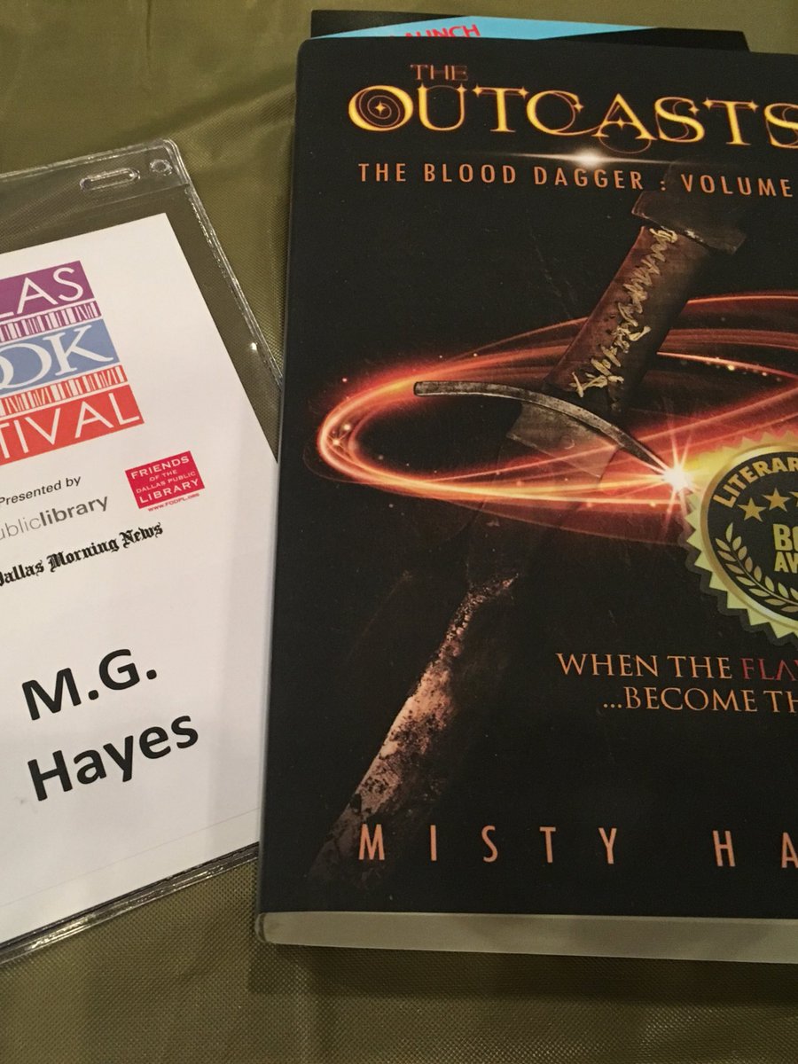 MistyGH_'s tweet photo. I might be having way too much fun at the #DallasBookFest ... #bookworms unite. https://t.co/LUlhsxF8DM
