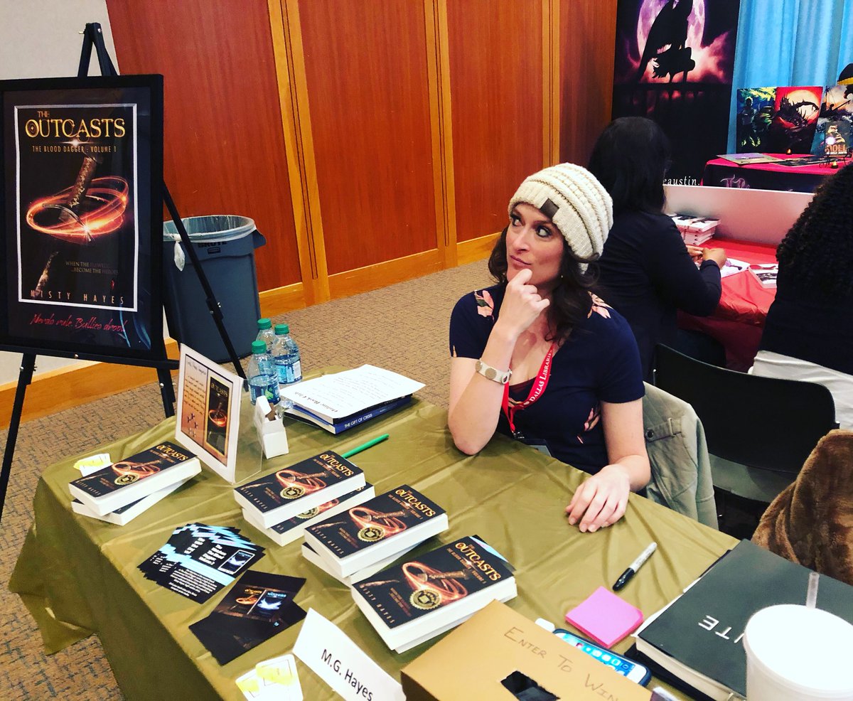 MistyGH_'s tweet photo. I might be having way too much fun at the #DallasBookFest ... #bookworms unite. https://t.co/LUlhsxF8DM