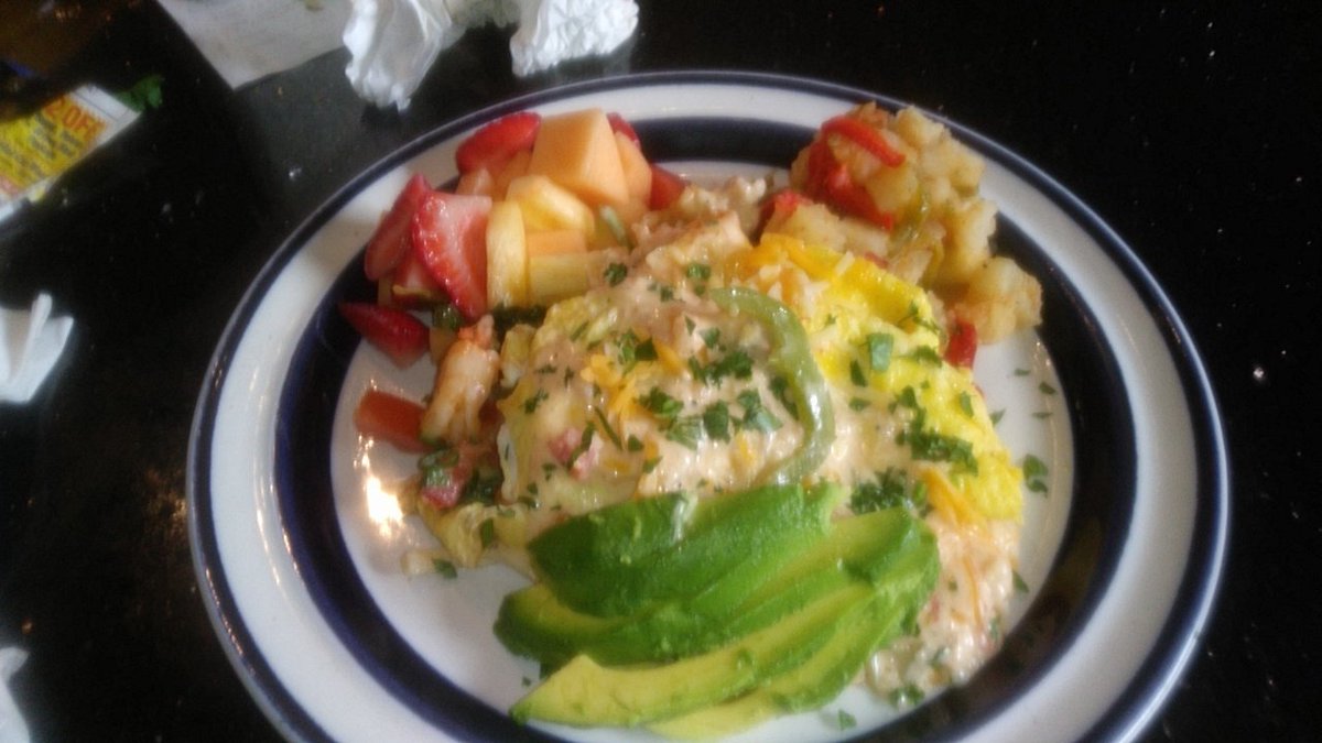 flavorznfused's tweet photo. Shrimp Omelettes still going. Served w hash n mixed fruit . You have until 12 to still place ur order. #chefGO #FLAVORZnFUSED #foodpornbreakfast. https://t.co/7F4saIJuFS