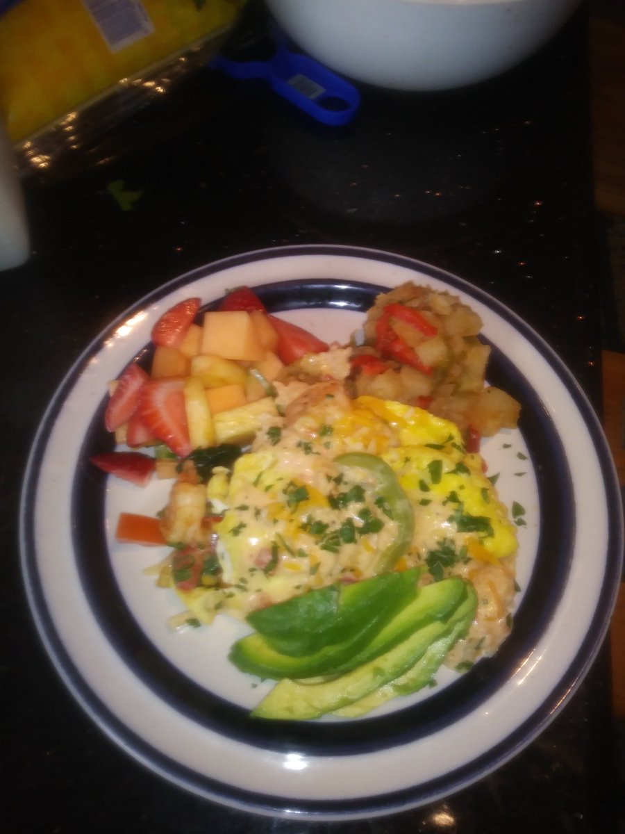 flavorznfused's tweet photo. Shrimp Omelettes still going. Served w hash n mixed fruit . You have until 12 to still place ur order. #chefGO #FLAVORZnFUSED #foodpornbreakfast. https://t.co/7F4saIJuFS