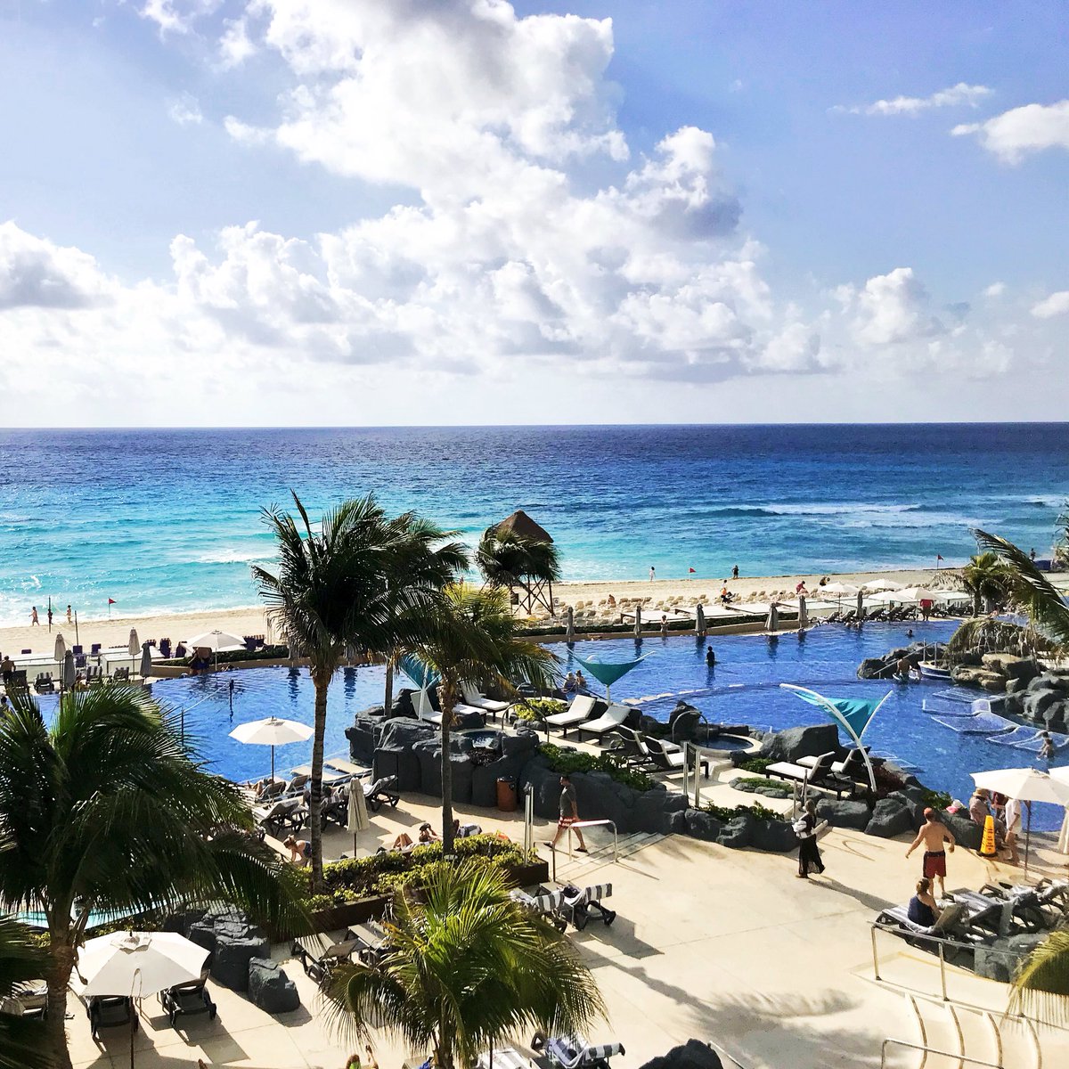 HRHCancun's tweet photo. Just another day in paradise ☀️

#Paradise #HardRockHotel #HRHCancun https://t.co/WMJXnlsKKh
