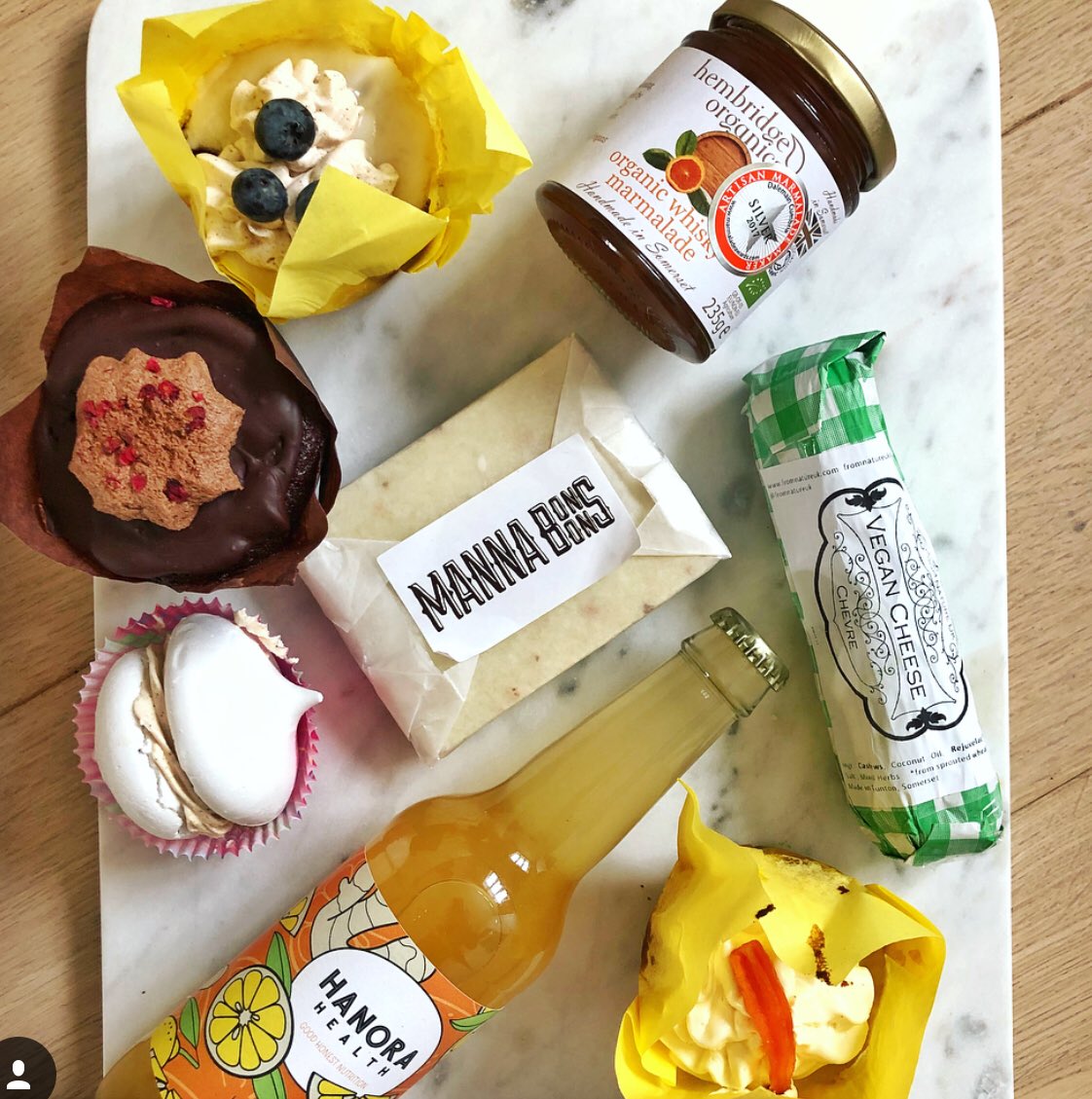 Delicious Vegan treats from the first #FromeVeganMarket today 🌱 I’m not even vegan but all of these products were mouth-wateringly good 😋 Chocolate, cheese, marmalade, kombucha and cupcakes. Good day shopping I think ✔️🛍 #FromeVeganMarket #Vegan #Weekend #Frome