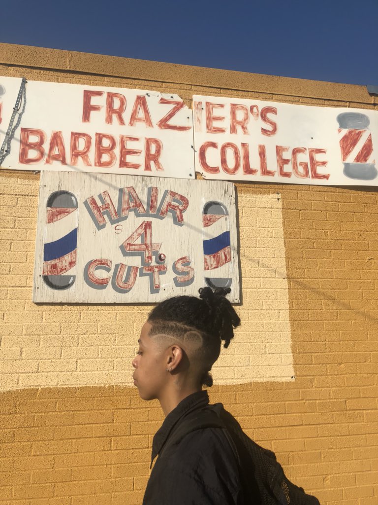 _EtheBarb's tweet photo. Yo I just graduated from Barber college! 💈I'm grateful to learn and experience this. Barber college humble me so much. I will give a FREE 🤑Haircut to any random person THAT (FAVS &amp; RTS) these photos. This ALSO includeds a Shave + Eyebrows for FREE99!!! RT IM IN HOUSTON TX📍 https://t.co/gRonR023t0