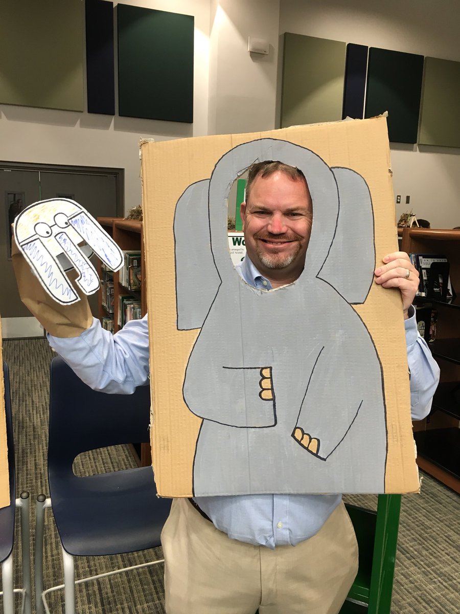 Everyone loves making puppets at the #BryanISDShowcase #elephantandpiggie @BISD_Libraries