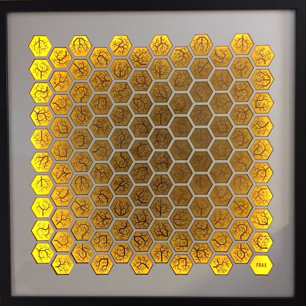 javier_frax's tweet photo. Clúster, de la serie Inteligencia colectiva. La obra mide 50x50cm y está compuesta de 120 celdas hexagonales realizadas sobre placas PCB de cobre y fibra de vidrio. https://t.co/Nlc6ESTNii
