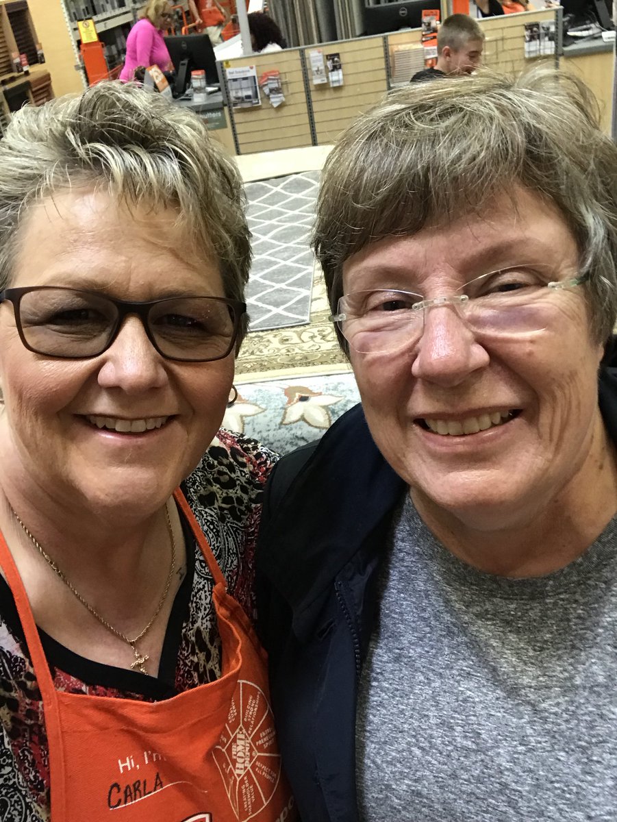 carlabrownTHD's tweet photo. When you are nice to customers they will do a selfie with you. She told me she liked my hair, made my day. #customerservice #134rocks https://t.co/eWl7jYmgfH