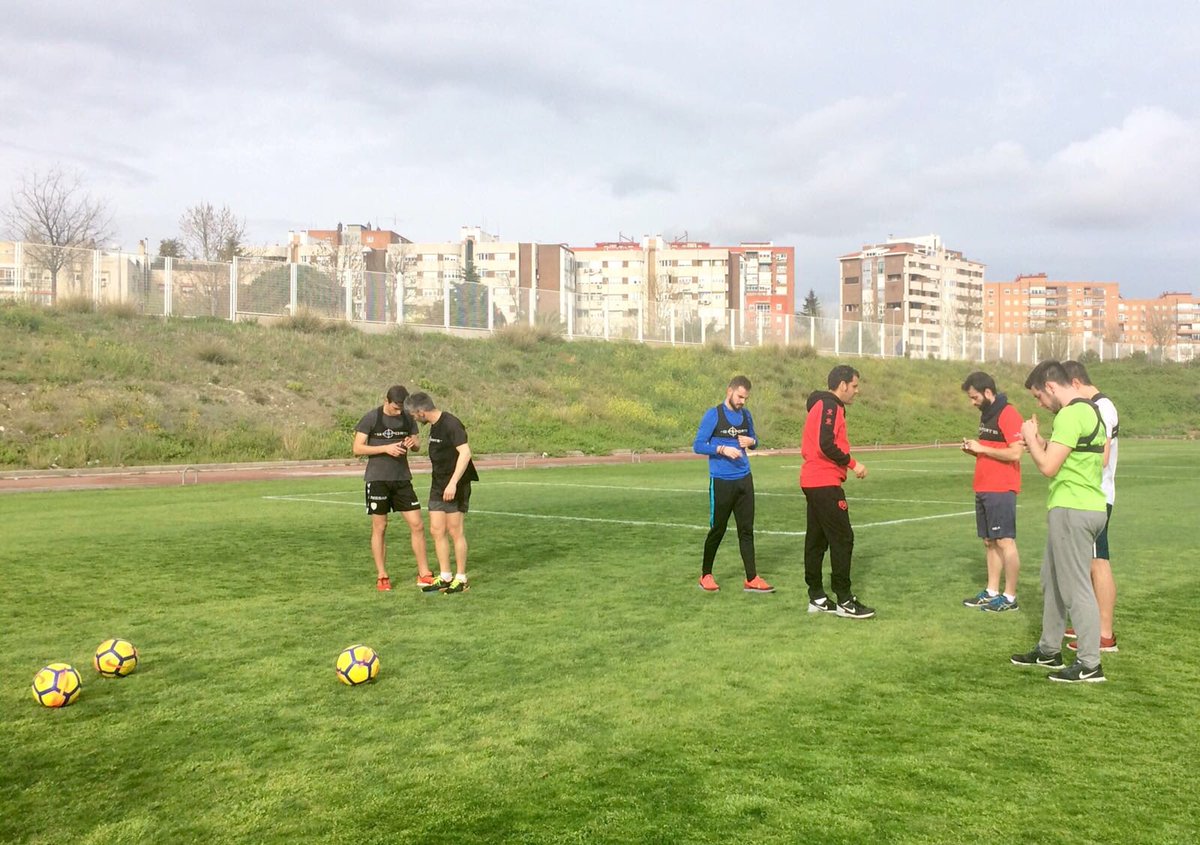 lesiones_inef's tweet photo. Fantástico Seminario de @VictorParedes78 en la Ciudad Deportiva del Rayo Vallecano, cuantificación con GPS. Gracias por acogernos un año más, sin duda un verdadero lujo, poder realizar este tipo de Ponencias con nuestros alumnos. 👌🔝 #PreveciónLesiones #PIRFLAFD https://t.co/OEjNLH1fGe