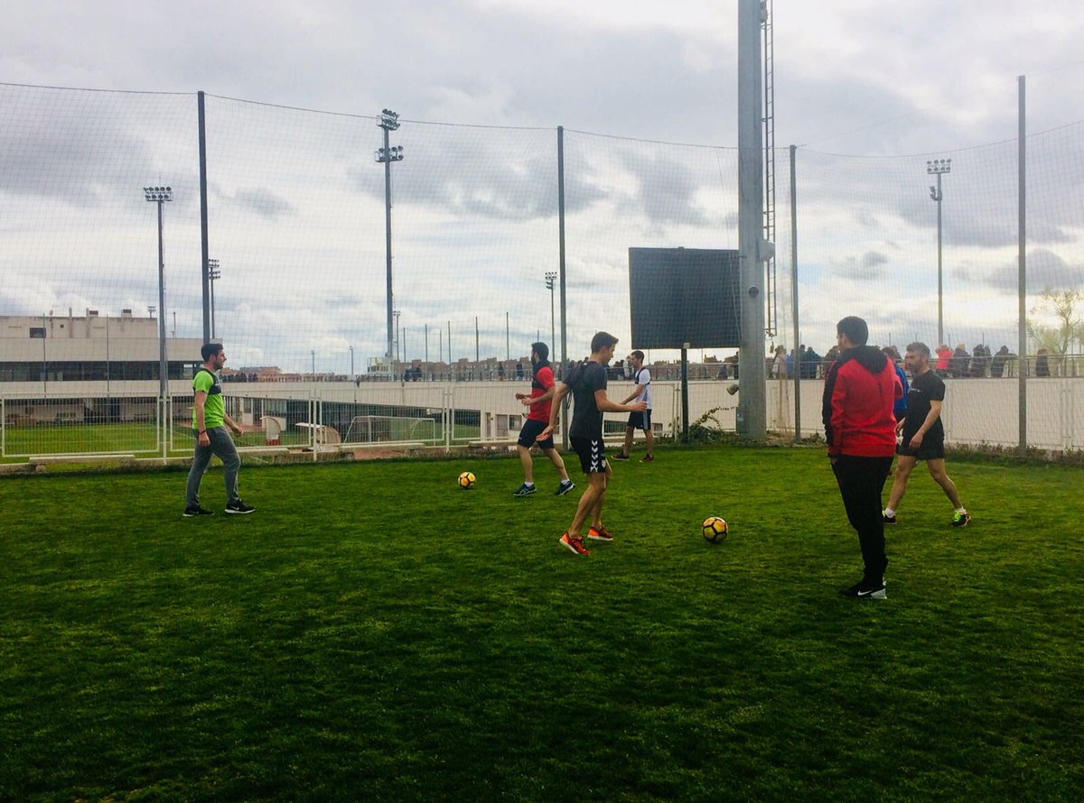 lesiones_inef's tweet photo. Fantástico Seminario de @VictorParedes78 en la Ciudad Deportiva del Rayo Vallecano, cuantificación con GPS. Gracias por acogernos un año más, sin duda un verdadero lujo, poder realizar este tipo de Ponencias con nuestros alumnos. 👌🔝 #PreveciónLesiones #PIRFLAFD https://t.co/OEjNLH1fGe