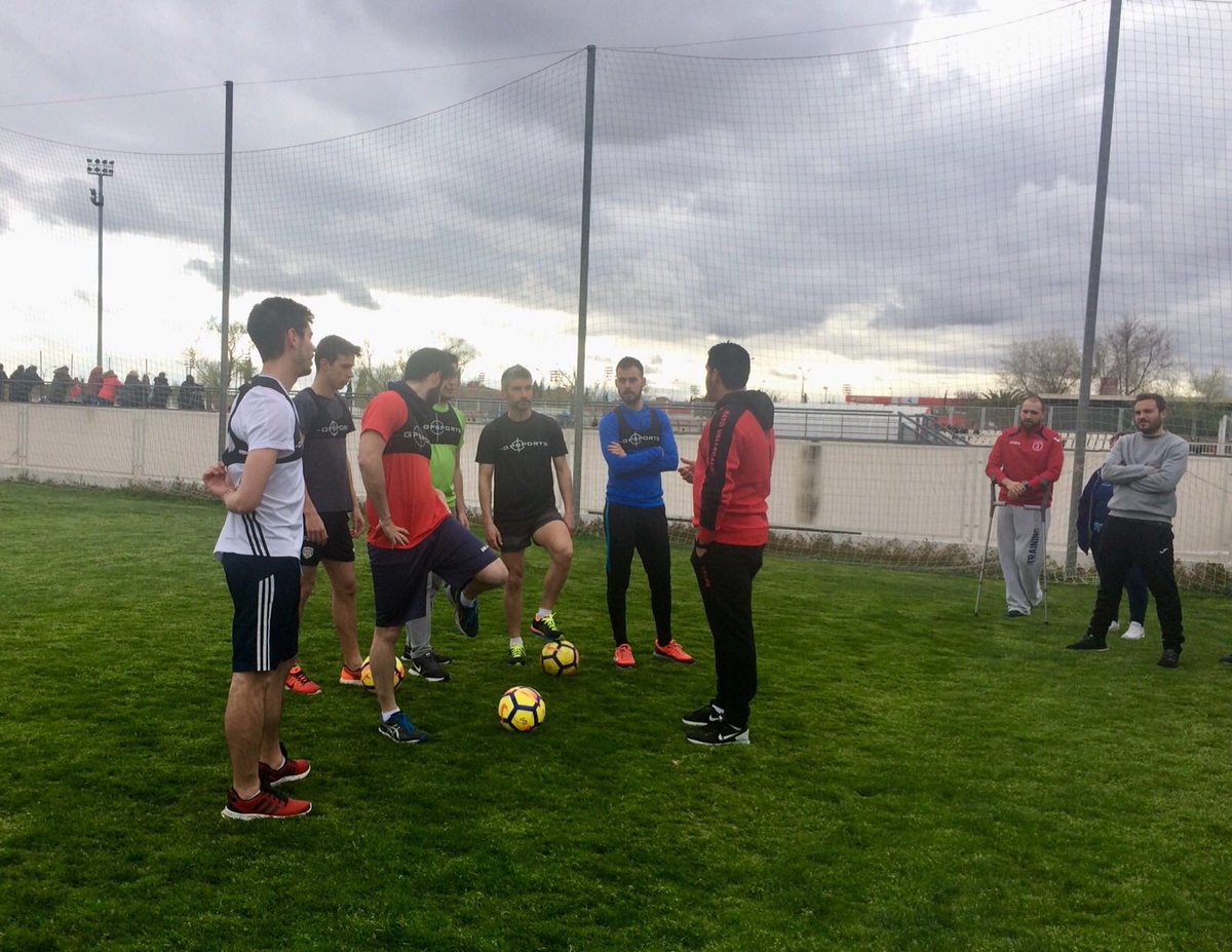 lesiones_inef's tweet photo. Fantástico Seminario de @VictorParedes78 en la Ciudad Deportiva del Rayo Vallecano, cuantificación con GPS. Gracias por acogernos un año más, sin duda un verdadero lujo, poder realizar este tipo de Ponencias con nuestros alumnos. 👌🔝 #PreveciónLesiones #PIRFLAFD https://t.co/OEjNLH1fGe