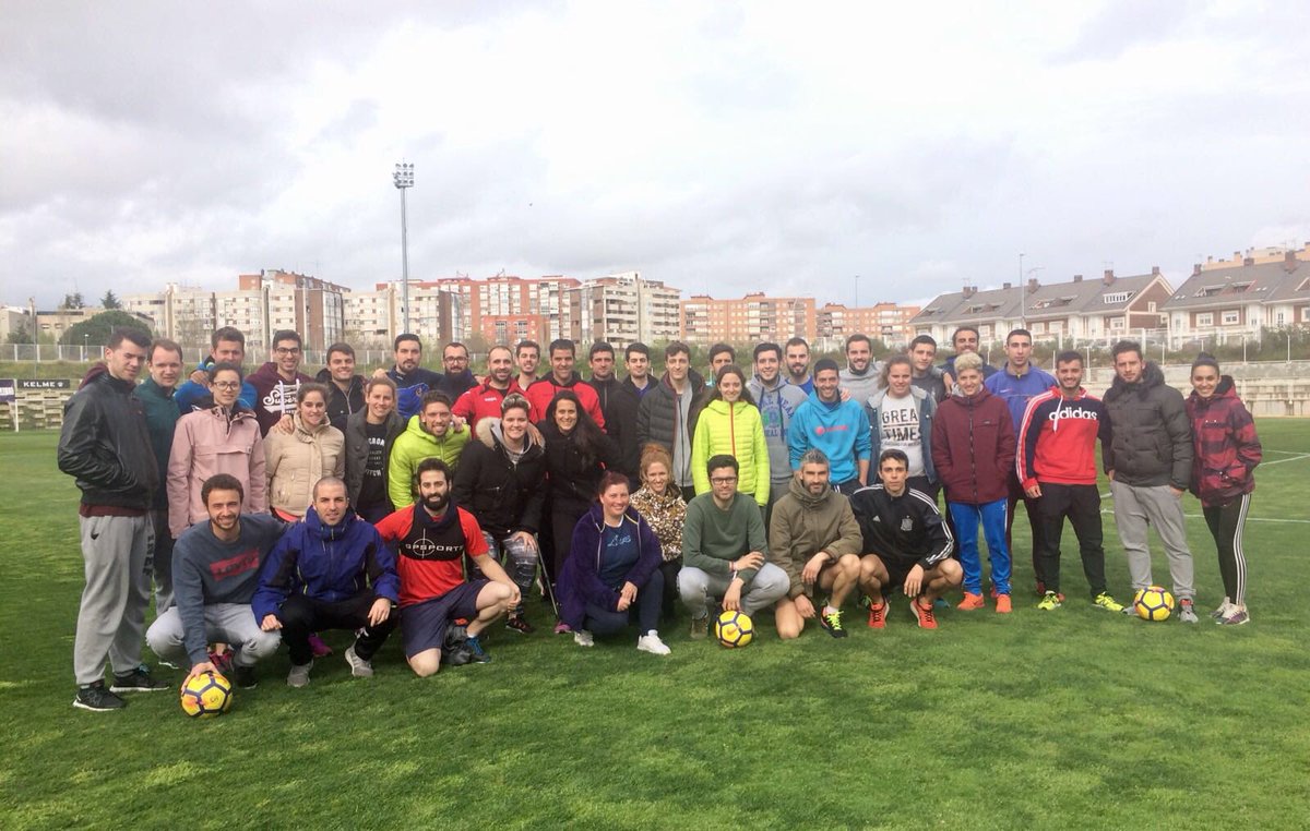 lesiones_inef's tweet photo. Fantástico Seminario de @VictorParedes78 en la Ciudad Deportiva del Rayo Vallecano, cuantificación con GPS. Gracias por acogernos un año más, sin duda un verdadero lujo, poder realizar este tipo de Ponencias con nuestros alumnos. 👌🔝 #PreveciónLesiones #PIRFLAFD https://t.co/OEjNLH1fGe