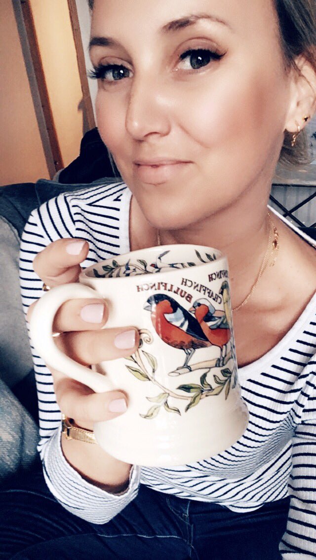 loulondondesign's tweet photo. Recharge #saturdays #golocal #freshlashes #manicure #hitchin #springwardrobe #stripes #missoma #larsson&jennings #glow #fashion #greentea #timeout https://t.co/qR3a7jUG8x