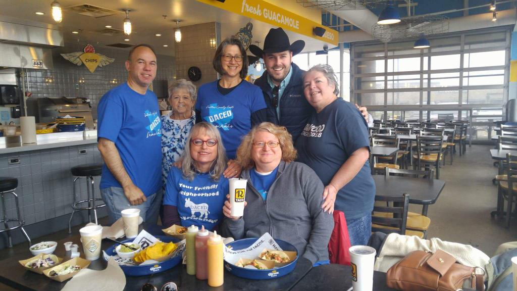Sergio_Mesquite's tweet photo. #DACED Post-Parade Lunch @ R Taco in #MesquiteTX
@DACED_TXDems @KendallScudder @texasdemocrats @dallasdemocrats #TXBlue #TexasDemocrats https://t.co/GcKxBigLad