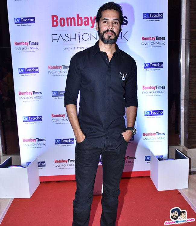 DhirajBhamble's tweet photo. @DinoMorea9 at Bombay Times fashion week 31st march 2018
C😊😊l https://t.co/GrluDeadsR