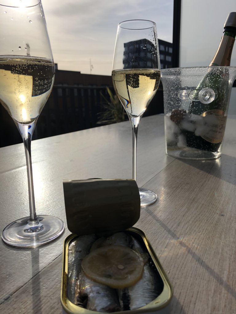 Lente aan t vieren! #lente #champagne <a href="/LaBelleIlloise/">Claudia Priscilla</a>