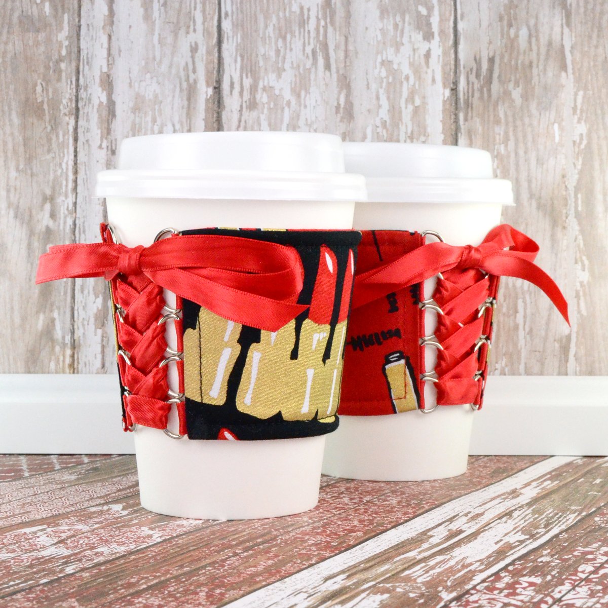 Cozycorsetcuff's tweet photo. Lipstick &amp; Lashes Cup Cozy #handmade by Jenna -- https://t.co/Tku60R4R2C 

#SaturdayStyle #CozyCorsetCuff #Etsy #DrinkUp #CupCozies #CupSleeves #DrinkSleeve #EcoFriendly #MadeInMinnesota #ShopHandmade #ShopLocal https://t.co/0PQMCZhfsV
