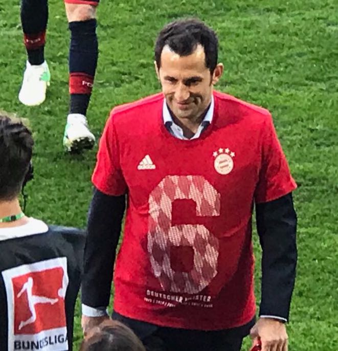 Brazzo's tweet photo. Deutscher Meister - ein überragendes Gefühl! Danke und ein riesen Kompliment an das ganze Team, unsere Trainer, den Verein und unsere tollen Fans für diesen großartigen Erfolg. #MiaSanMia https://t.co/mTgBjPIwM6