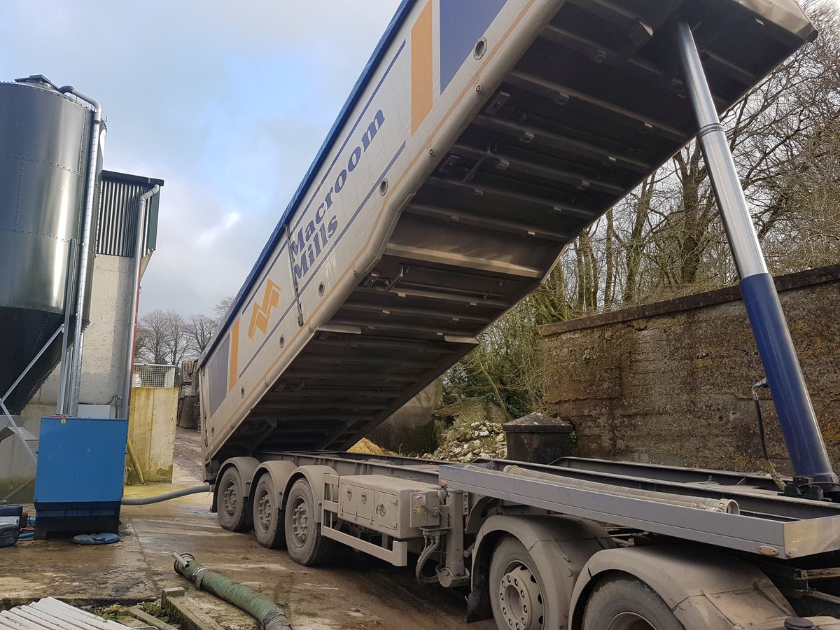 Peterhynes15's tweet photo. Another load from @DairygoldCo_Op , these lads must be fair sick of #FodderCrisis too, 4 more drops after this tonight , fair play lads, great effort over the last few months https://t.co/vu7Y6FiKuJ