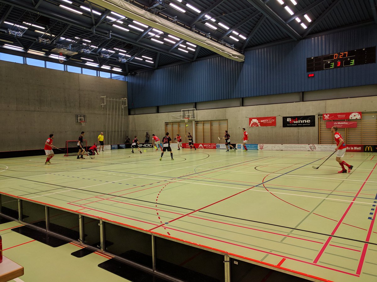 2 Drittel sind gespielt, das 3. Drittel ist unterwegs. Im Moment ist der Spielstand 3:3 ausgeglichen. #IciCestBienne