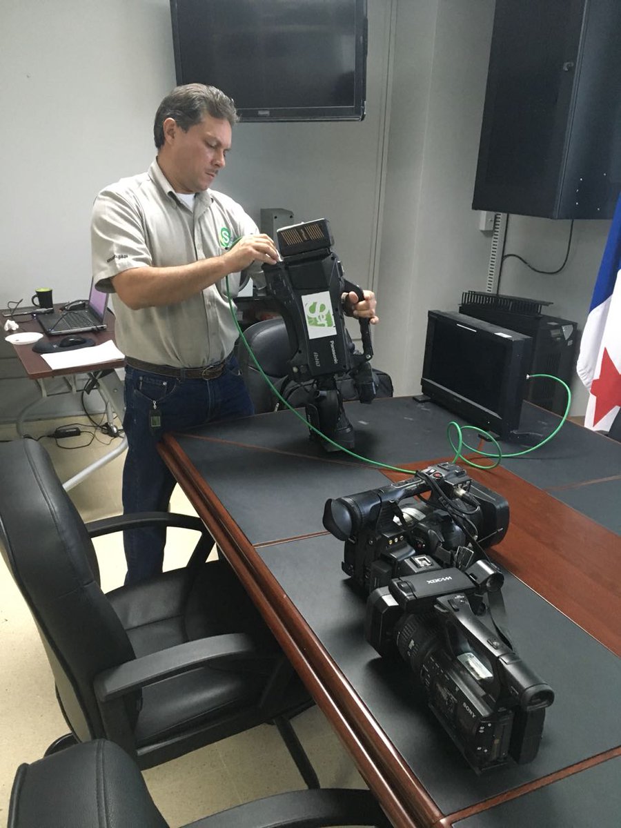 Porque creemos en el crecimiento profesional de nuestros colaboradores, hoy el equipo de camarógrafos de noticias reciben el taller, Cámaras: luz natural, artificial, color y temperatura. Dictado por el productor Alberto Cedeño.
<a href="/leoalvarado25/">RESISTENCIA</a> <a href="/rmontesgmez/">rafael montes gómez</a> <a href="/rrenesanchez/">Rogelio R. Sanchez</a>
