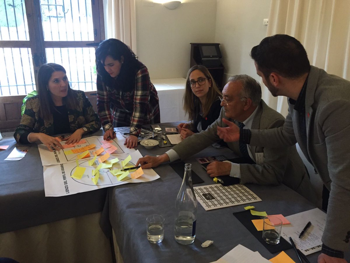 exteriorEXT's tweet photo. Tarde creativa trabajando con las Comunidades Extremeñas en el #Exterior y su futuro. Primer encuentro Intergeneracional 📝 https://t.co/wdq5dQCowk