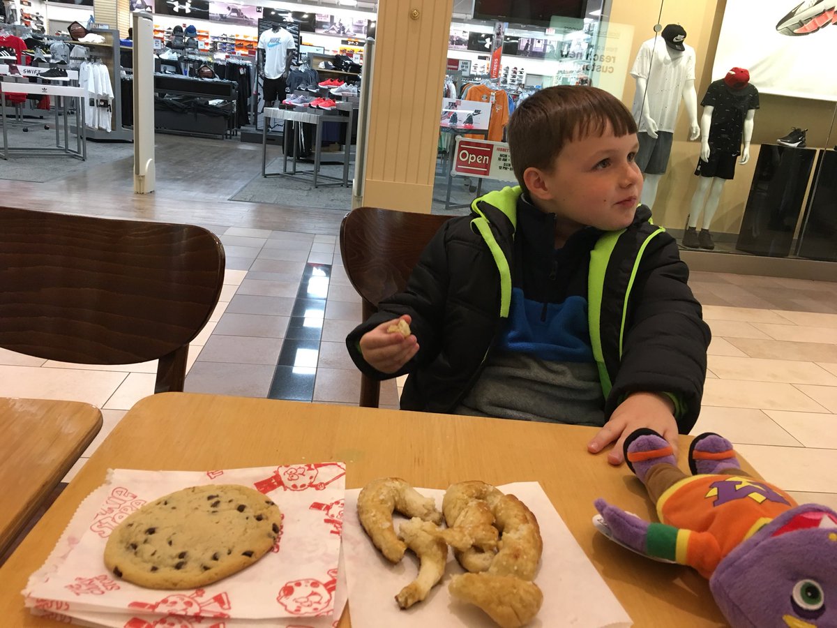 CoachTomHodges's tweet photo. 6yr old happiness... Trip to @ChuckECheeses and the #CookieStore... #LifeIsGood #BoysDay https://t.co/YTFSCys9wd