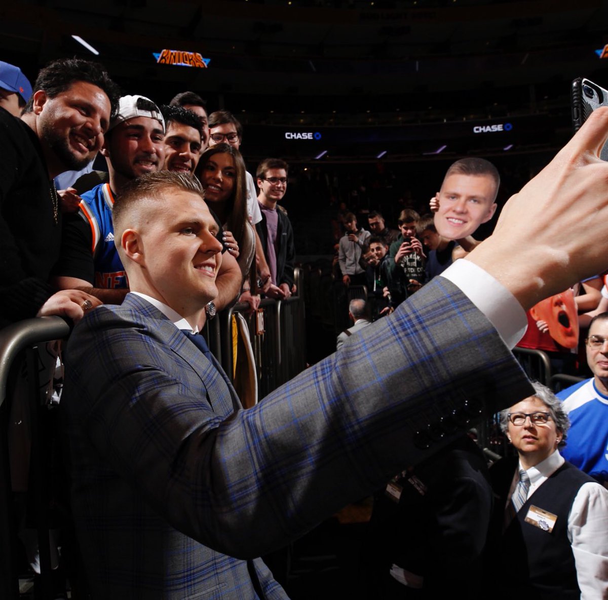 nyknicks's tweet photo. The 🦄 back in the 🏠 tonight! https://t.co/G7yj2PaXDU