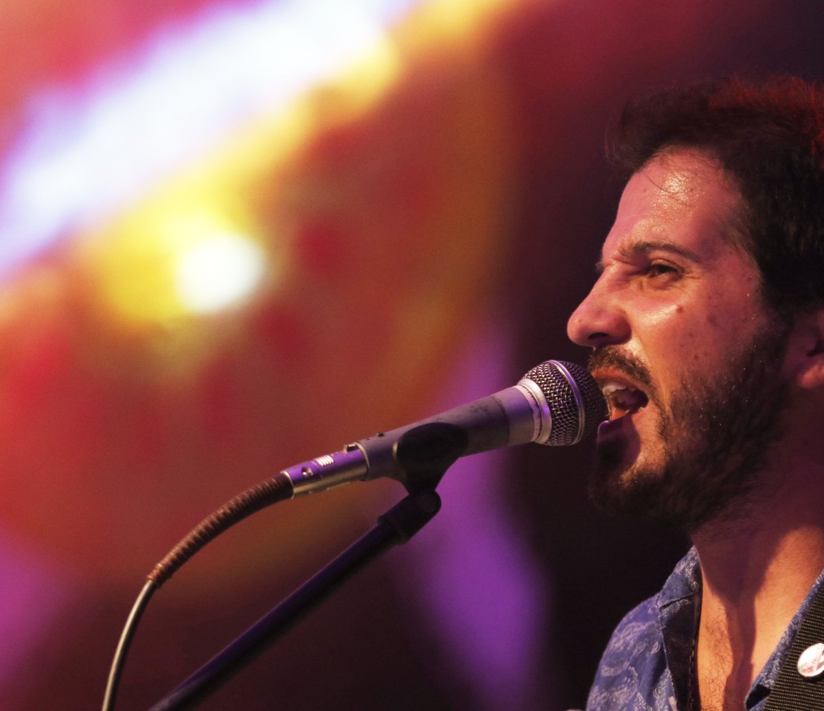 Martin_Rosito's tweet photo. "La madurez tiene costuras sujetadas con los dientes"

Verso de canción que estrenaré en la Sala Camacuá y que nació como un grito desesperado.

#13deAbril #NuevaCanción https://t.co/Nm4CSZc9cy
