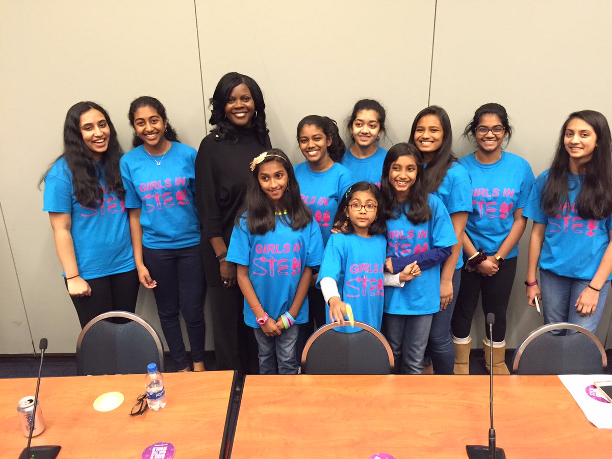 USDAScience's tweet photo. #USDA_ARS Administrator Chavonda Jacobs-Young to #GirlsInSTEM gathering at #SciFest "Step into your abilities to do it, stick with it. You belong." @USDA #STEM https://t.co/Kfa9xg3JwM
