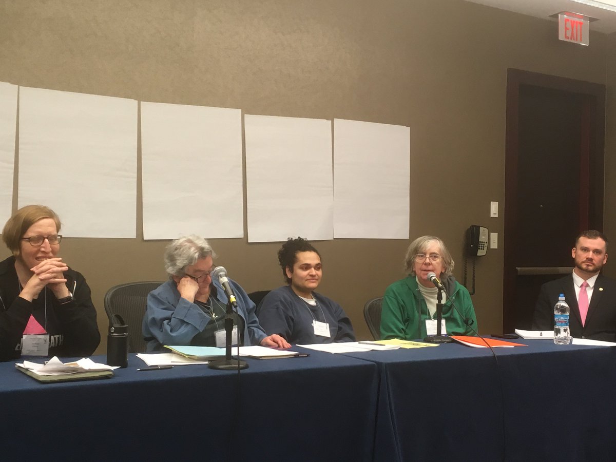 sabasile's tweet image. LGBTQ+ meeting at #LaborNotes2018 #1U. Did you know 1 in 4 LGBTQ workers experiences workplace discrimination? What’s the answer? #Organize!!