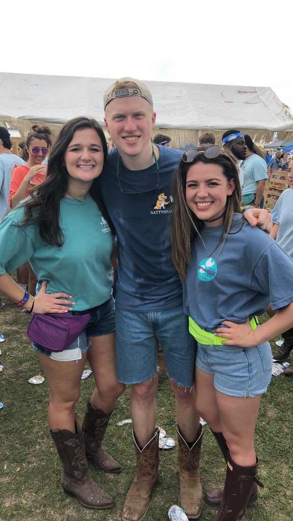bellaaamc's tweet photo. Peace out chilifest 2018 https://t.co/hqMDpvHDvP