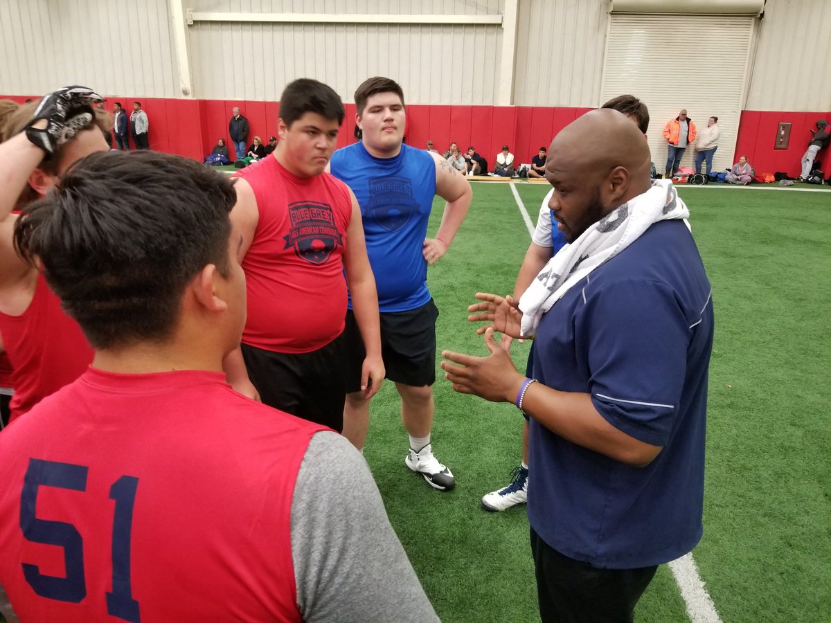 BlueGreyFB's tweet photo. #NFL veteran @JerrodBlack99 gave back to the game at today's #BlueGreyFootball All-American Combine (Dallas Regional). https://t.co/UmXaCRf2CY