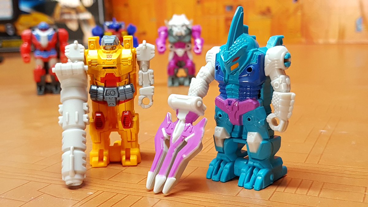 dogcades's tweet photo. The tiny family just upgraded to little.
#PowerOfThePrimes #AlphaTrion #AlchemistPrime #PrimeMasters #Transformers https://t.co/R97XQzo77i