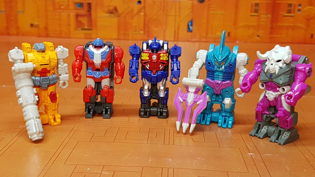 dogcades's tweet photo. The tiny family just upgraded to little.
#PowerOfThePrimes #AlphaTrion #AlchemistPrime #PrimeMasters #Transformers https://t.co/R97XQzo77i