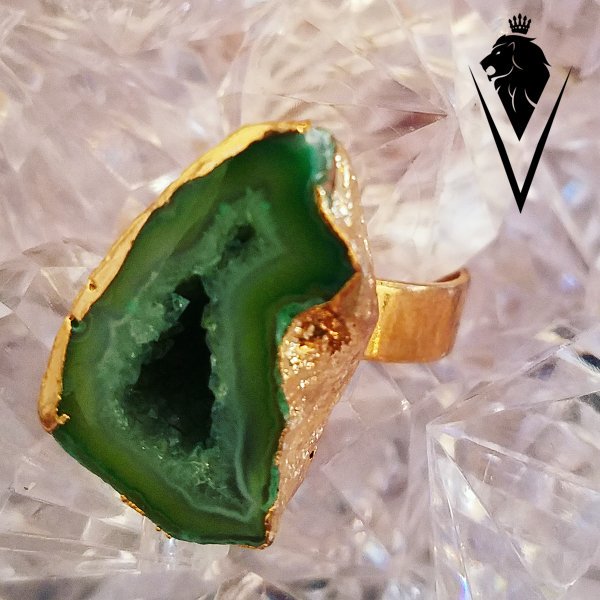 DeVillaDallas's tweet photo. Naturally beautiful luxe! 😍 Earth green druzzy rock ring. *All rings have naturally different cut shapes.  Comment "BUY" or DM to purchase.
#DEVILLA #DEVILLADALLAS #stylechat  #style #shopping #jewelry #Dallas #bishoparts #designdistrict #OakCliff #travel #social #getaway https://t.co/7QHWTzJ2Rc