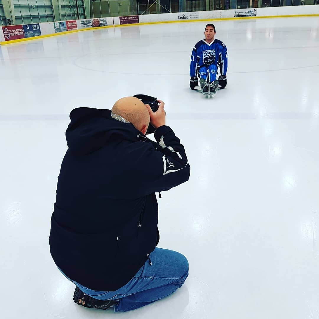 AlbertaSledge's tweet photo. New uniform with individual player and team photos this afternoon! Thank you @TBSRedDeer for the amazing work on our jerseys and John Sison for his time and beautiful photos!
#newswag #lookingsharp #AlbertaBuilt #AlbertaStrong #letsdefendourtitle #roadto2018CSHC #33daystogo https://t.co/W9NhqAqfjp