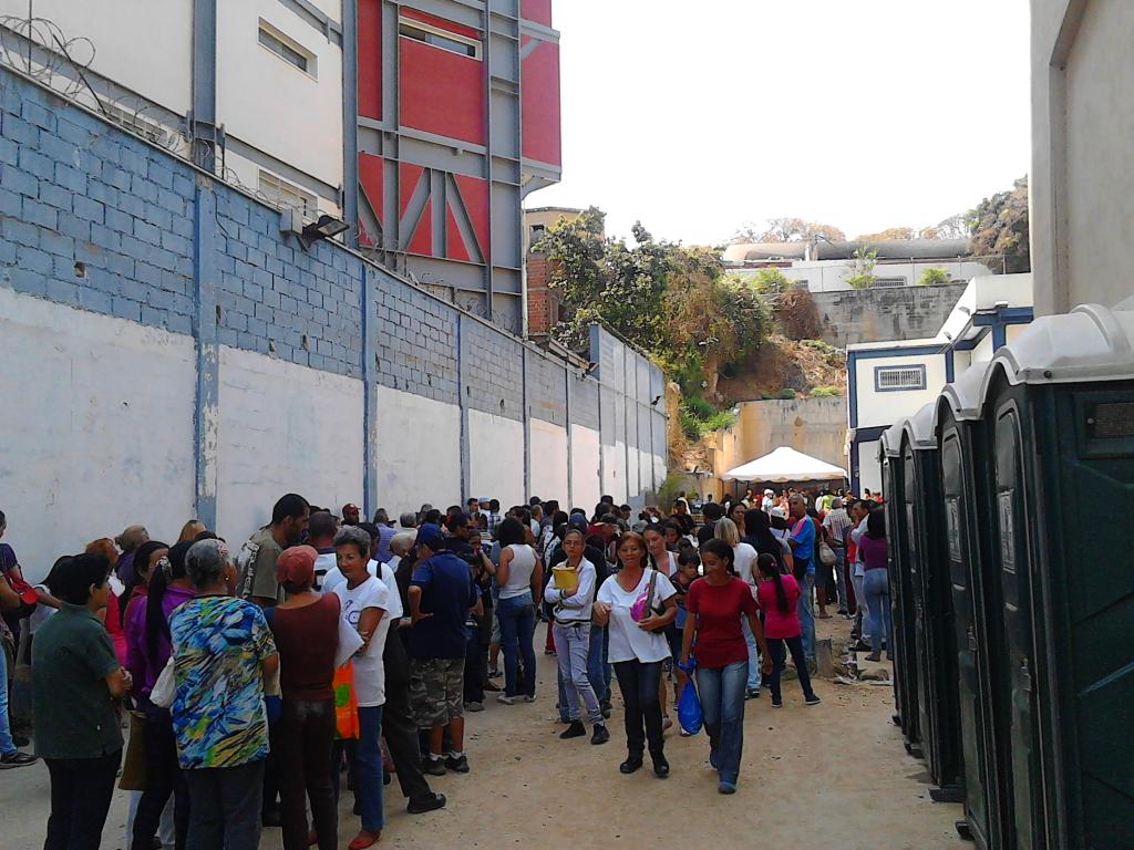 SocialesInass's tweet photo. #Hoy Asistencia y atención masiva de un pueblo con esperanza en Jornada @MSomosVen CDI de la Vega #CCS INASS Y FNNS presentes @NicolasMaduro https://t.co/2ADmVcGcSP