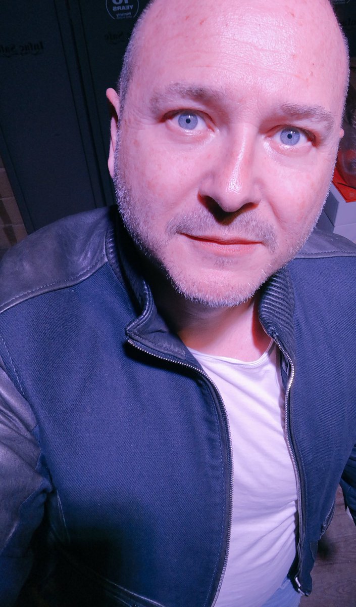 cauetofficiel's tweet photo. Bise du soir tard #Mix @LAPLAGE_LECLUB #bordeaux #samedi #pasdodo #misterDj 😘❤️ https://t.co/i0ur71Bu2O