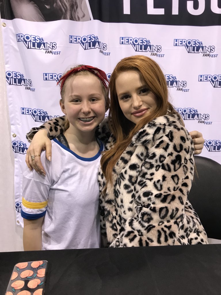 corefourrd's tweet image. thank you so much lili and madelaine!!!  they were both INCREDIBLY SWEET today and i’m SOO greatfull to get the chance to see these beautiful girls in person today! ❤️😭💞