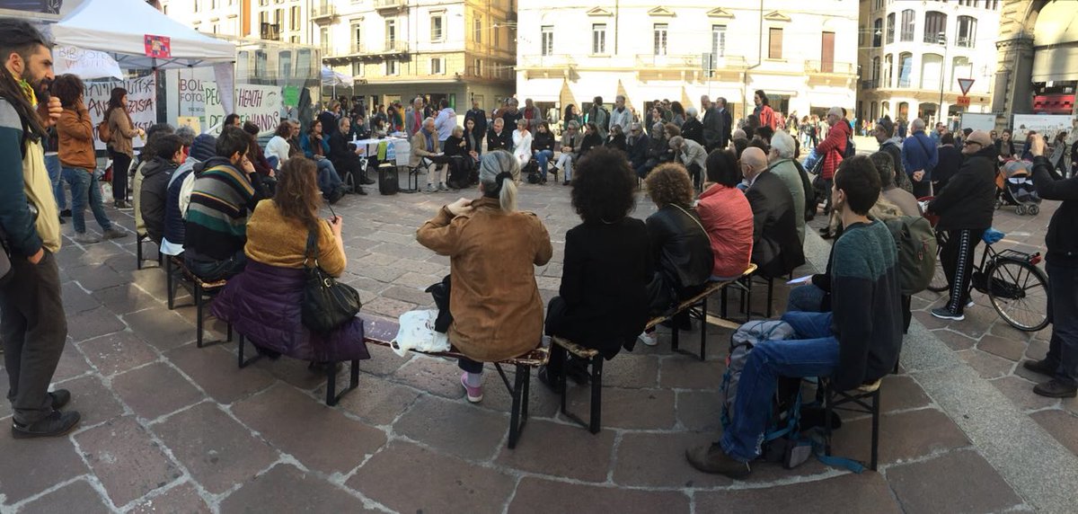 emsclancy's tweet photo. Questo pomeriggio in #PiazzaReEnzo a #Bologna per partecipare alla campagna di #Dico32 e alla giornata internazionale contro la commercializzazione della #salute e per l'accesso universale alle cure e il diritto alla salute di tutte e tutti! #Health4All @coalizione_bo https://t.co/GiqAVcRw6N