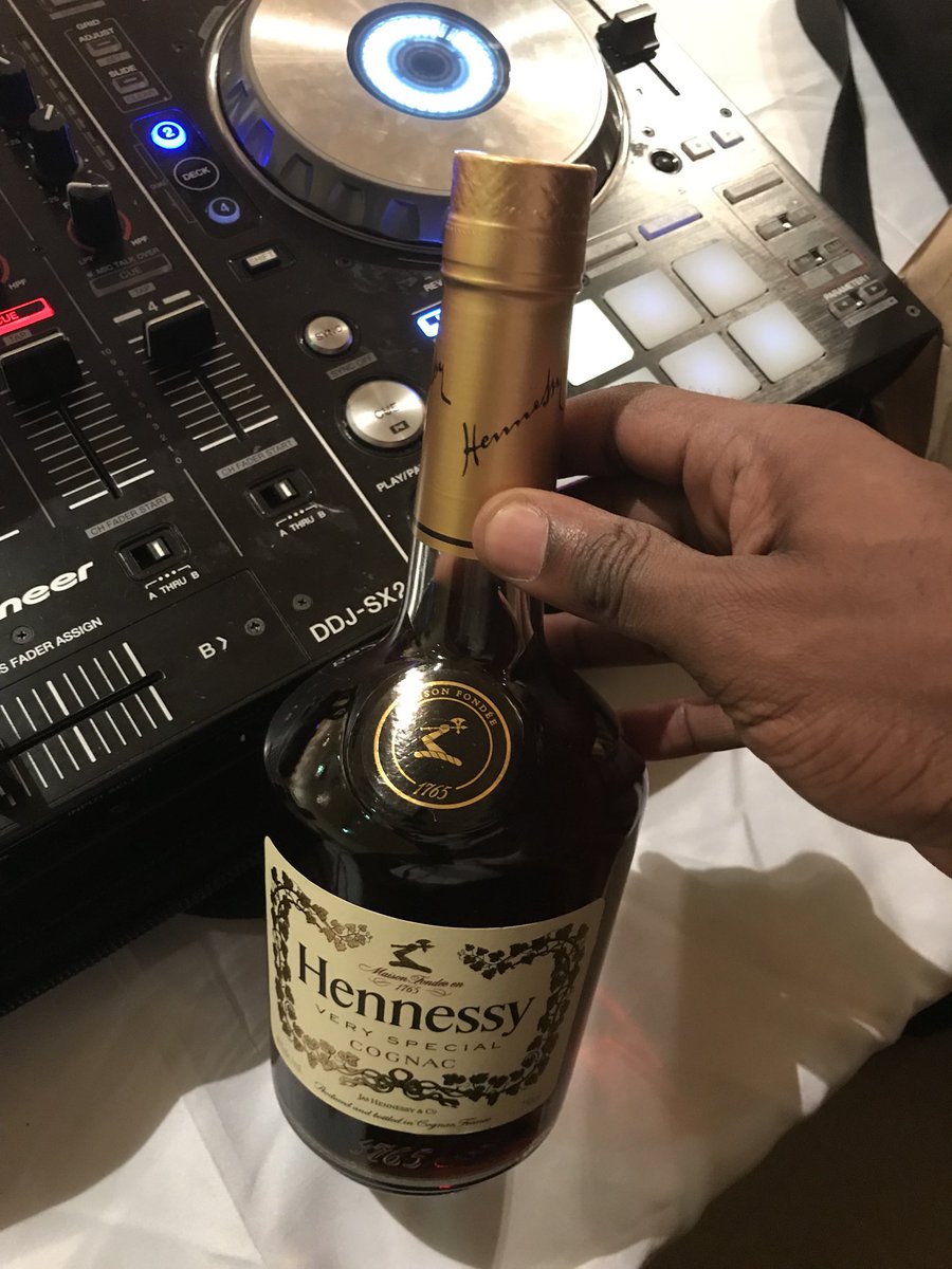 DjLilJetta's tweet image. “Hey Dj I Got Something For You” 🙌🏾 #RespectTheDjs