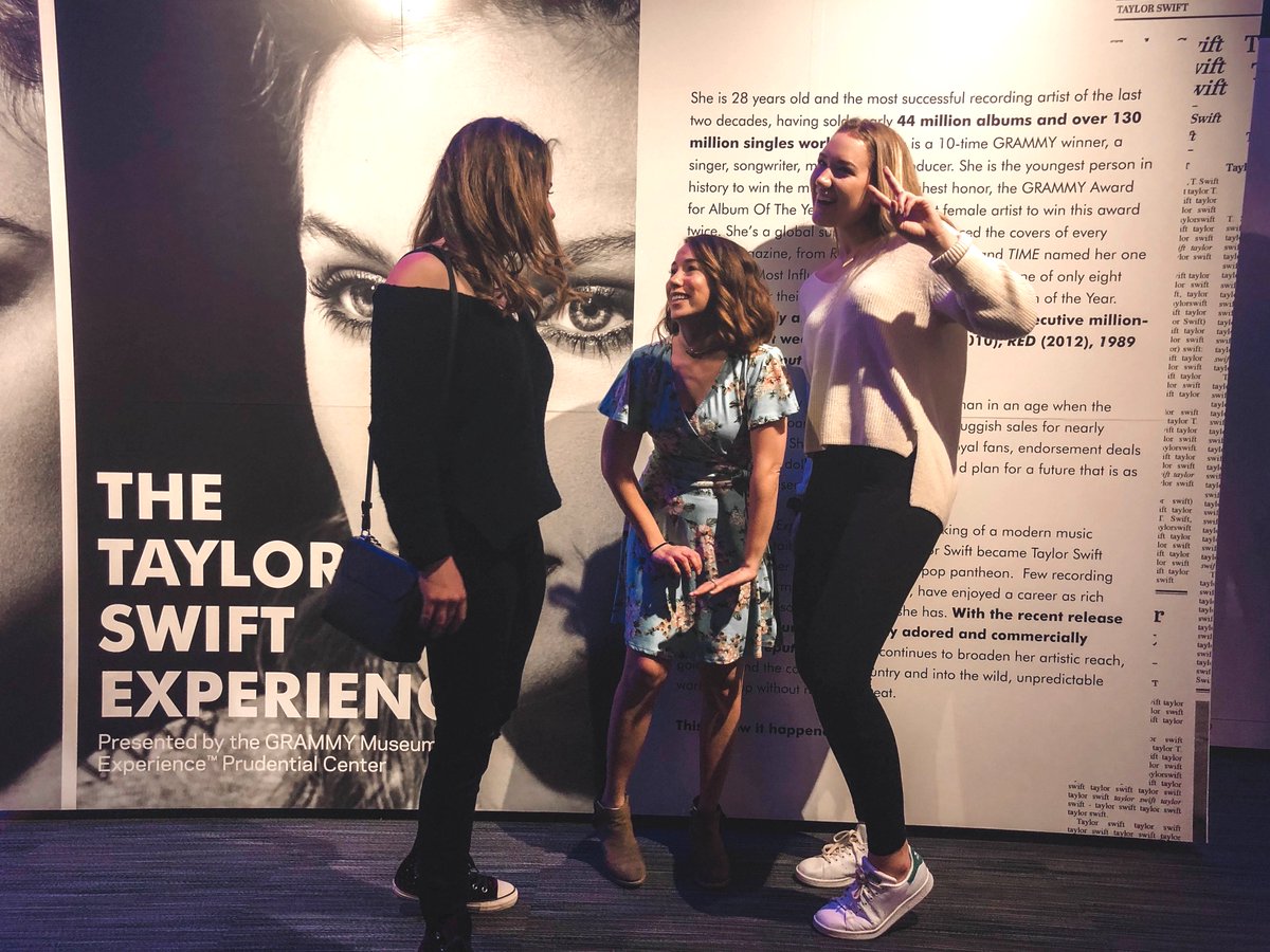 mywavesmeet's tweet image. EXPECTATION vs REALITY on bumping into #swifties that you know but haven&apos;t met in person yet
EXPECTATION: GET A CUTE CANDID PIC OMG are you ________ (person&apos;s name)  
REALITY: AHHHH hdkhjfgdsjhakgfj @captnbrincrunch @1989hannahswift ( gets ok pic #GRAMMYMusuemEXP #taylorswift