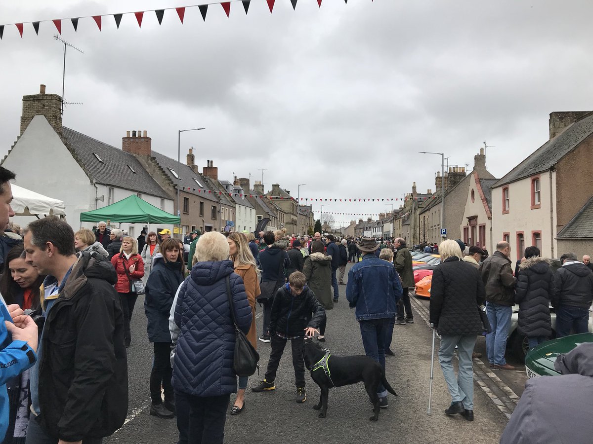 SuperfastScots's tweet photo. Remembering a legend today. Great to see such a huge turnout.
#JimClark #JimClark50 #BahrainGP #Scotland #motorsport #Legend #Duns https://t.co/ERmuzLFY6s