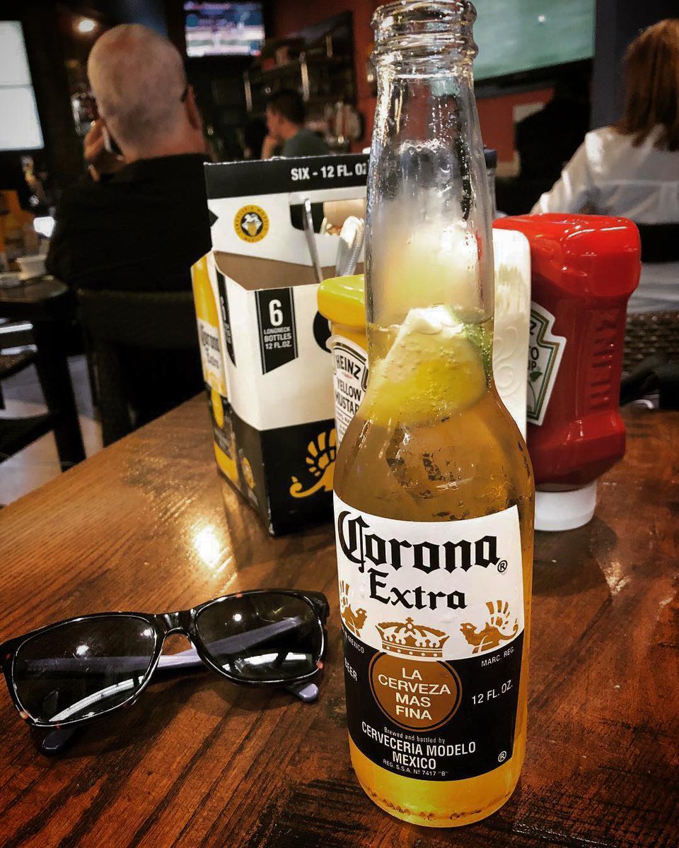ShopsatMIA's tweet photo. The proper way to do a layover πΊ πΆ
Celebrate #NationalBeerDay with a lime and a @corona at the #Corona Beach House. Located at Terminal D23 and J11.
#ShopsAtMIA #Corona #FindYourBeach https://t.co/NR4PoxAneA